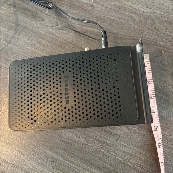 Netgear Black Wired Router - Picture 10 of 10